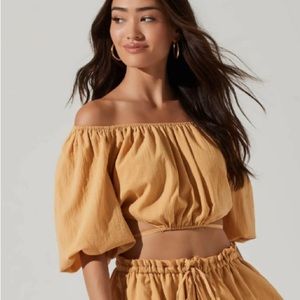 ASTR // BALBOA OFF SHOULDER BALLOON SLEEVE TOP